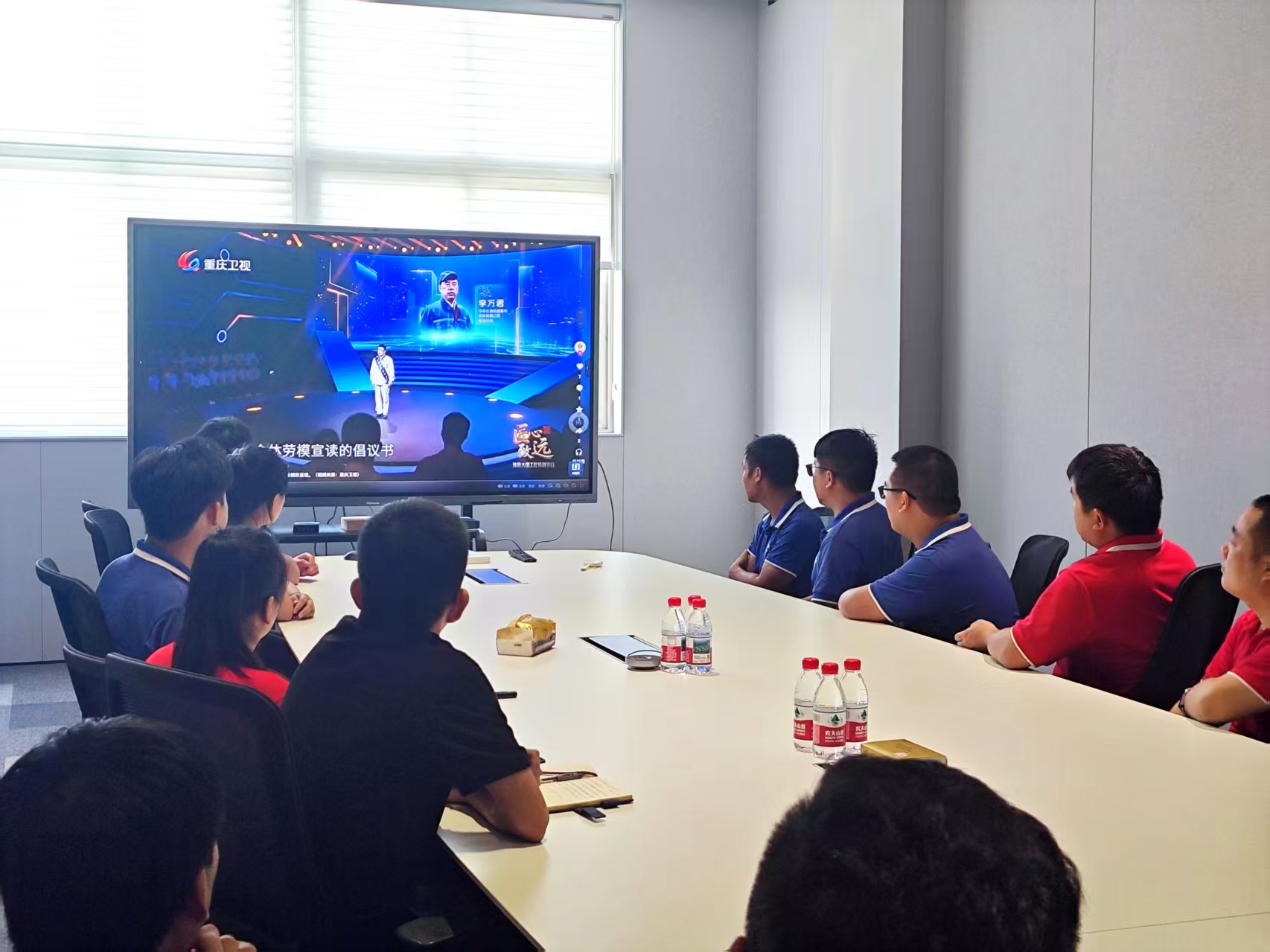 新亚东方组织观看工匠宣传片,深入学习“工匠精神”(图2) WechatIMG2129.jpg